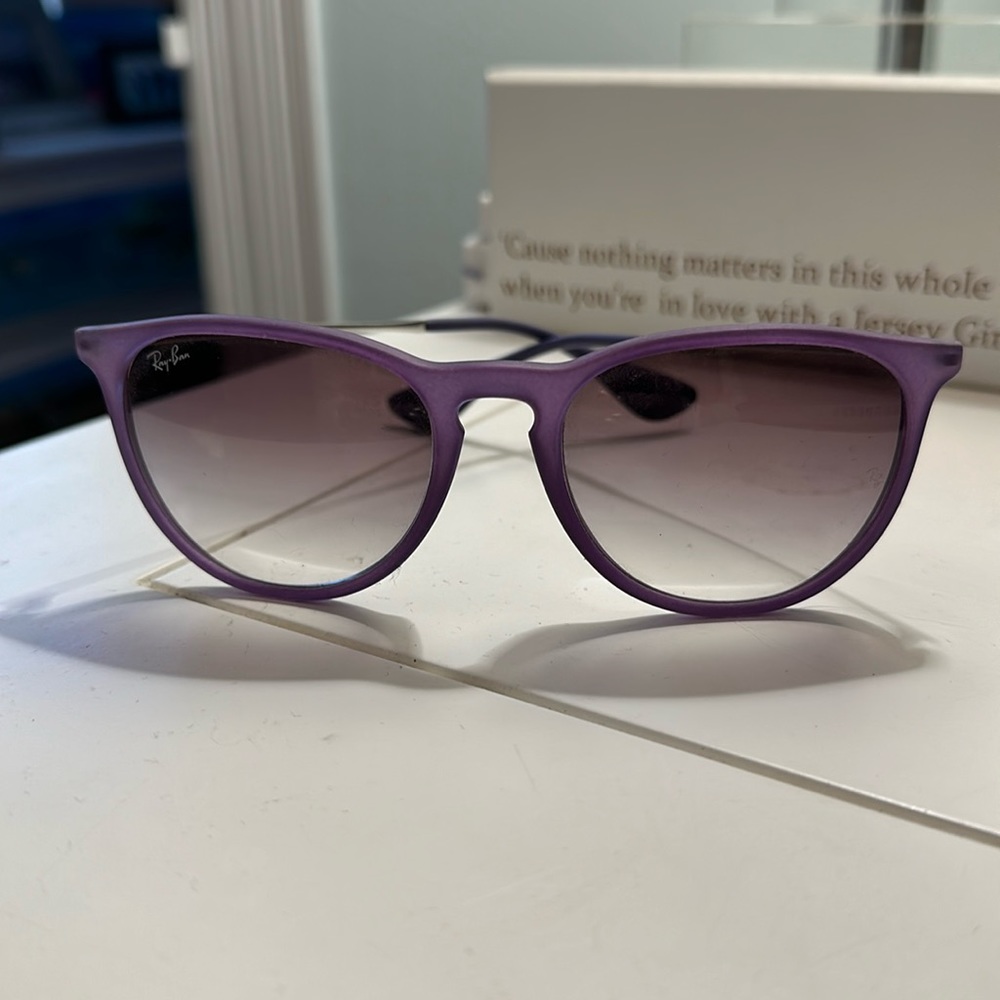 NWOT Ray Ban Women’s Erika Classic Sunglasses in transparent purple